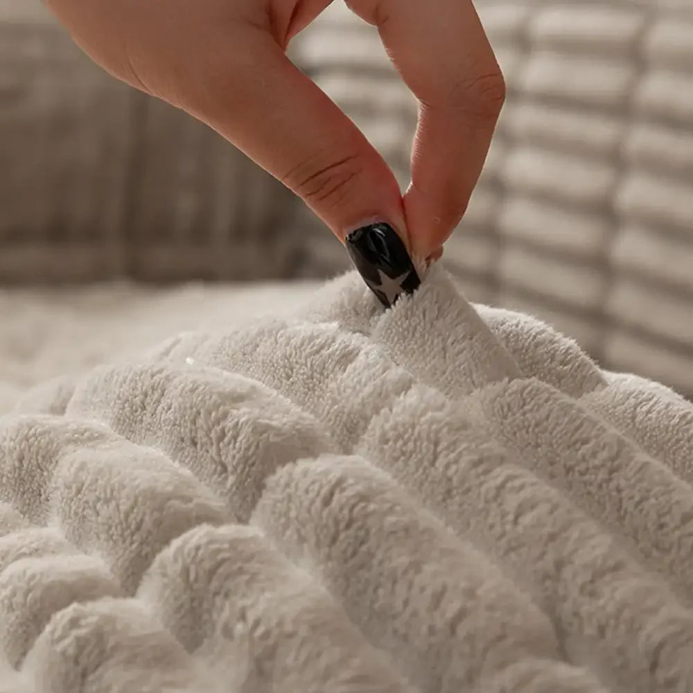 PETLOOM One-Piece Cozy Flannel Sofa Protection Non-Slip Couch Cover™