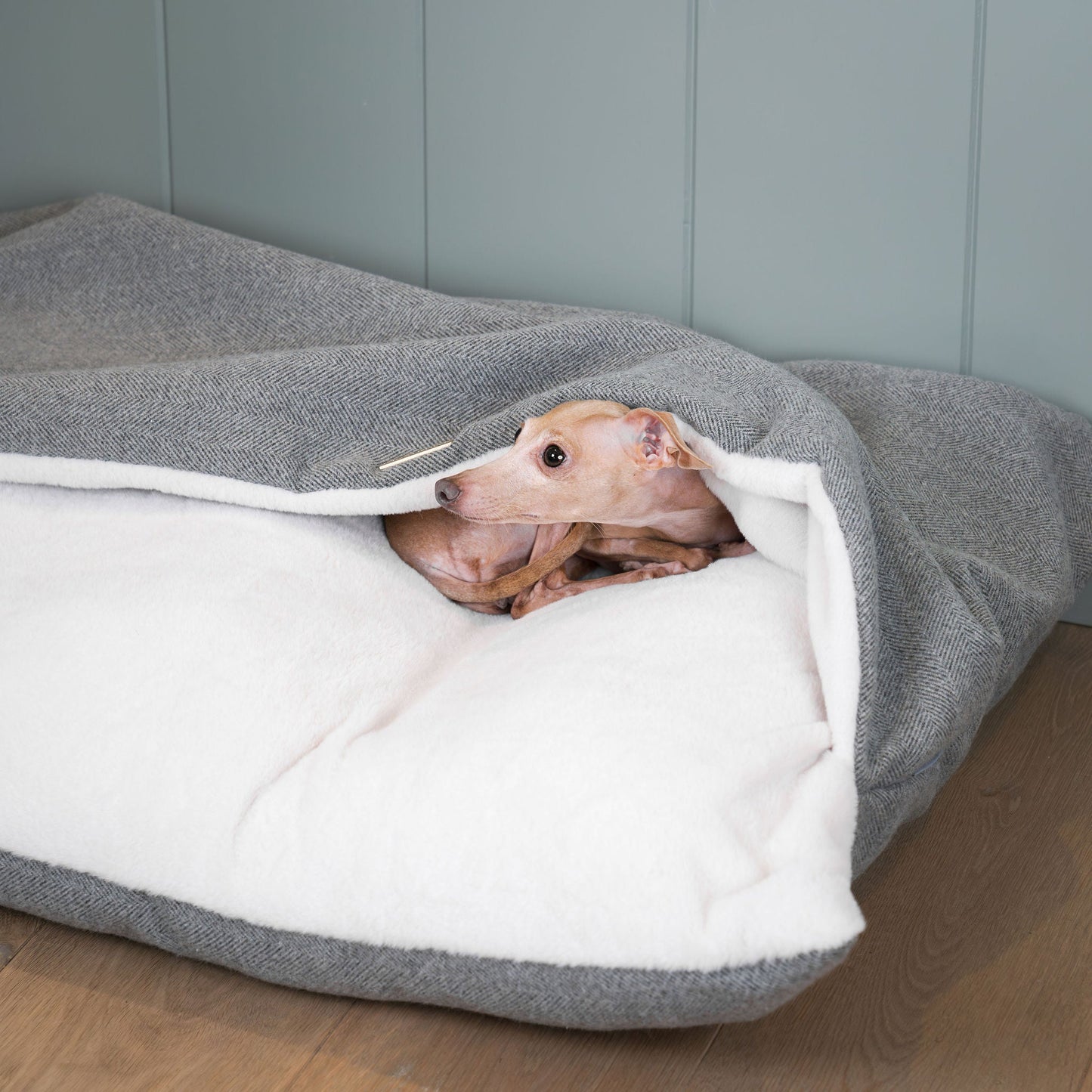 PETLOOM Sleepy Burrows Herringbone Dog Bed™