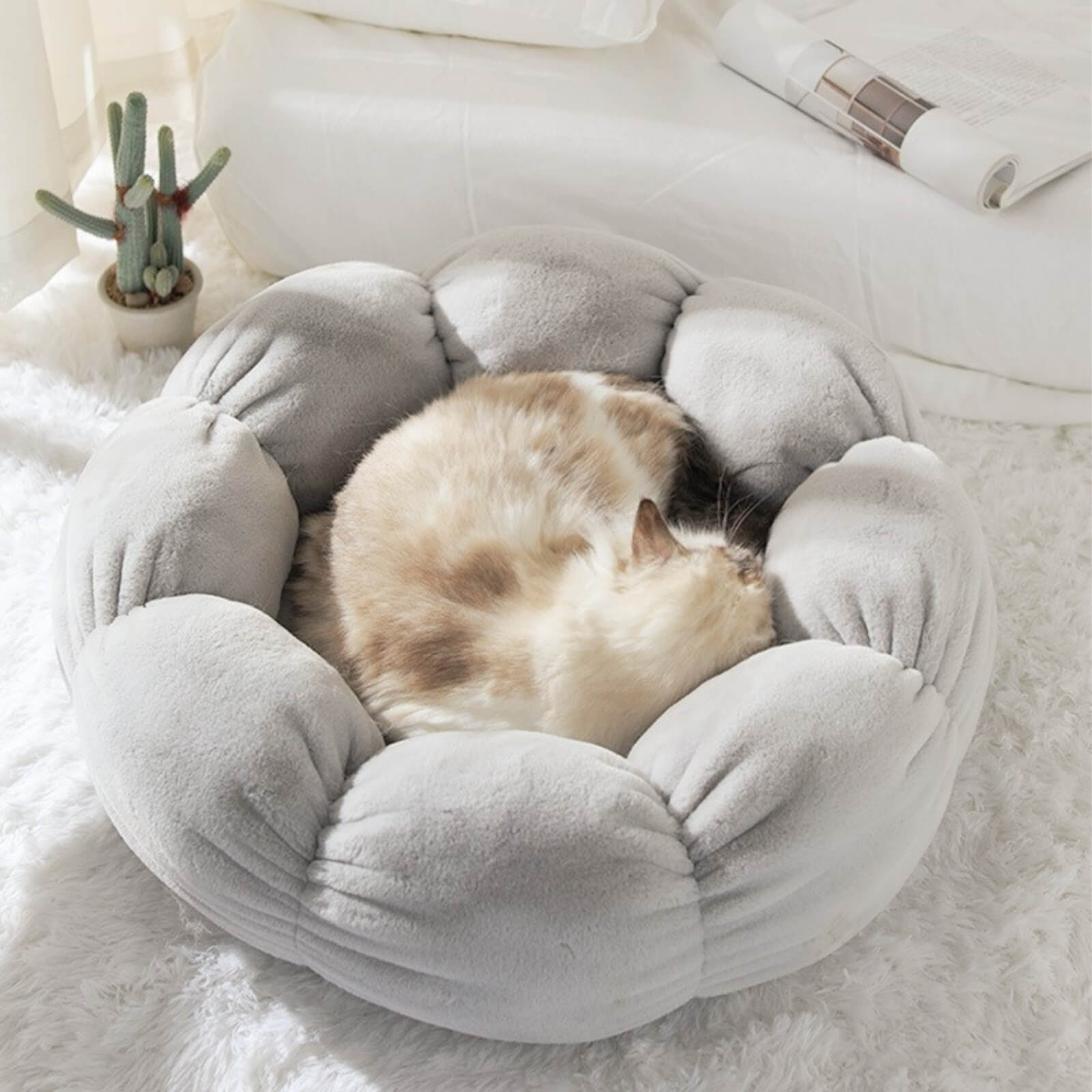 PETLOOM Bloomy Flower Plush Cat Bed™